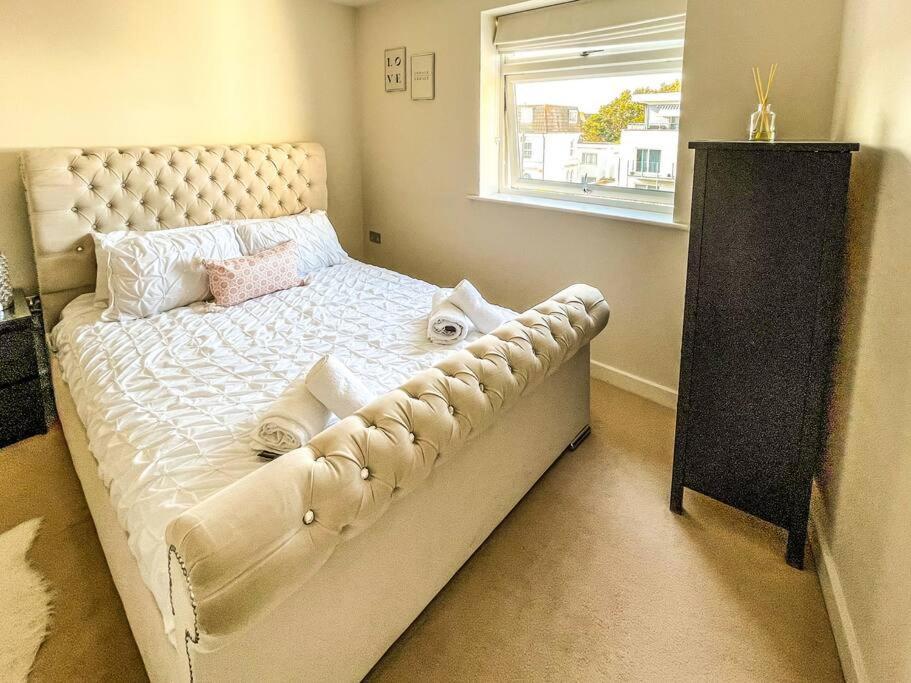 Soho Beach Apartment With Fabulous Sea View And 2 Minutes To The Beach With Free Parking And Netflix Bournemouth Kültér fotó